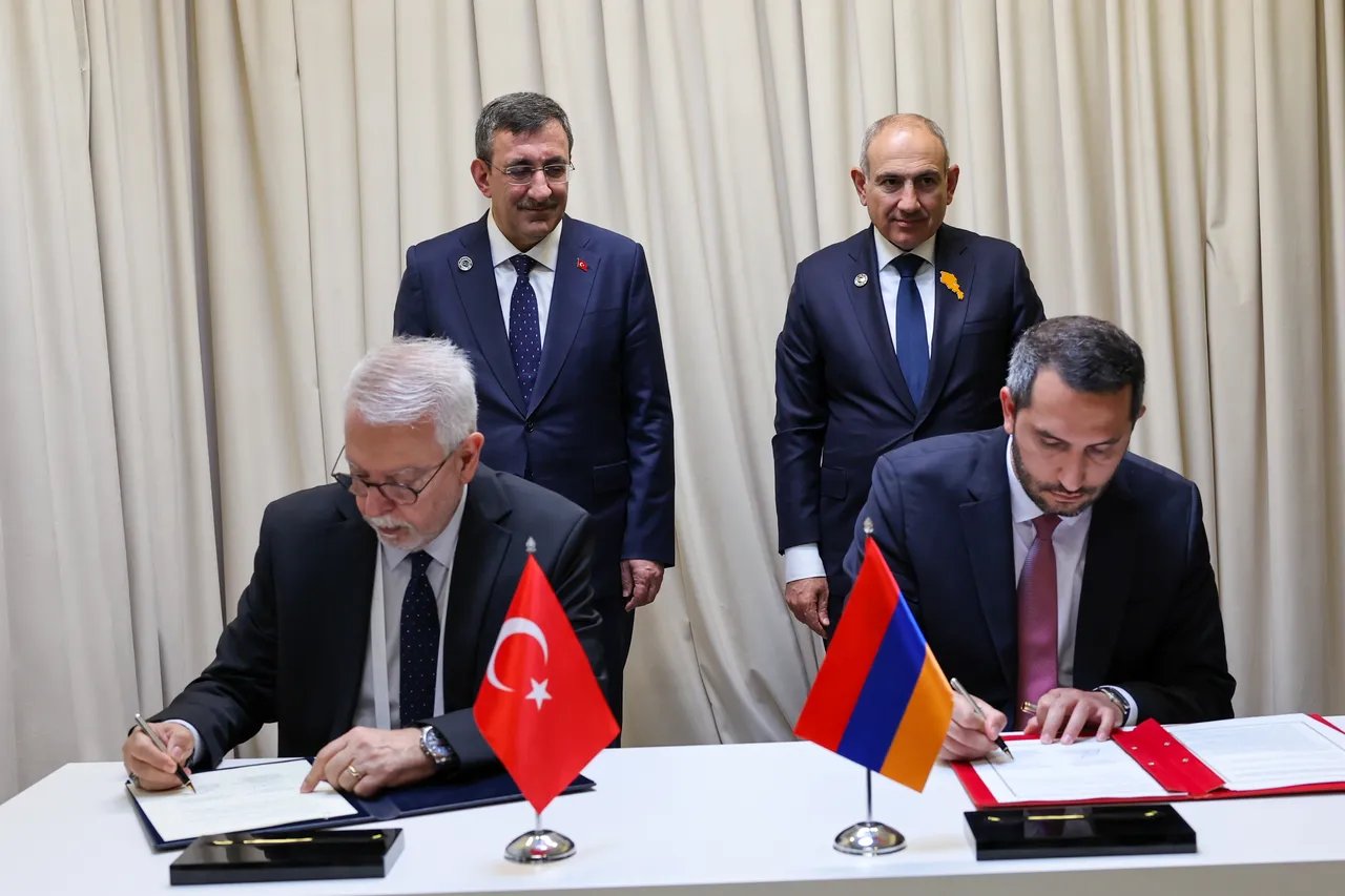Türkiye ve Ermenistan arasında Avrupa Siyasi Topluluğu 8. Zirvesi kapsamında imzalanan Ani Köprüsü'nün restorasyonuna ilişkin anlaşma, iki ülke arasındaki ilk somut protokol oldu.