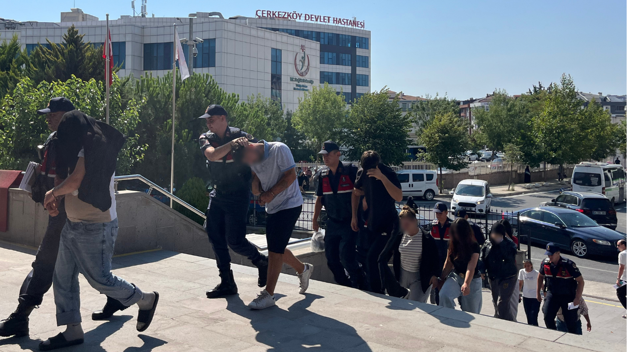 Yasak ilişki iddiası ortalığı karıştırdı! Ormanda kadın kıyafeti giydirip videoya çektiler 