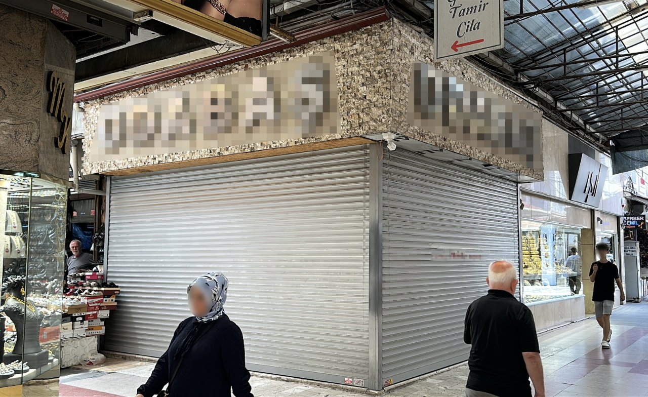 Yılların kuyumcusu kepenk kapattı! Altınını emanet eden soluğu emniyette aldı