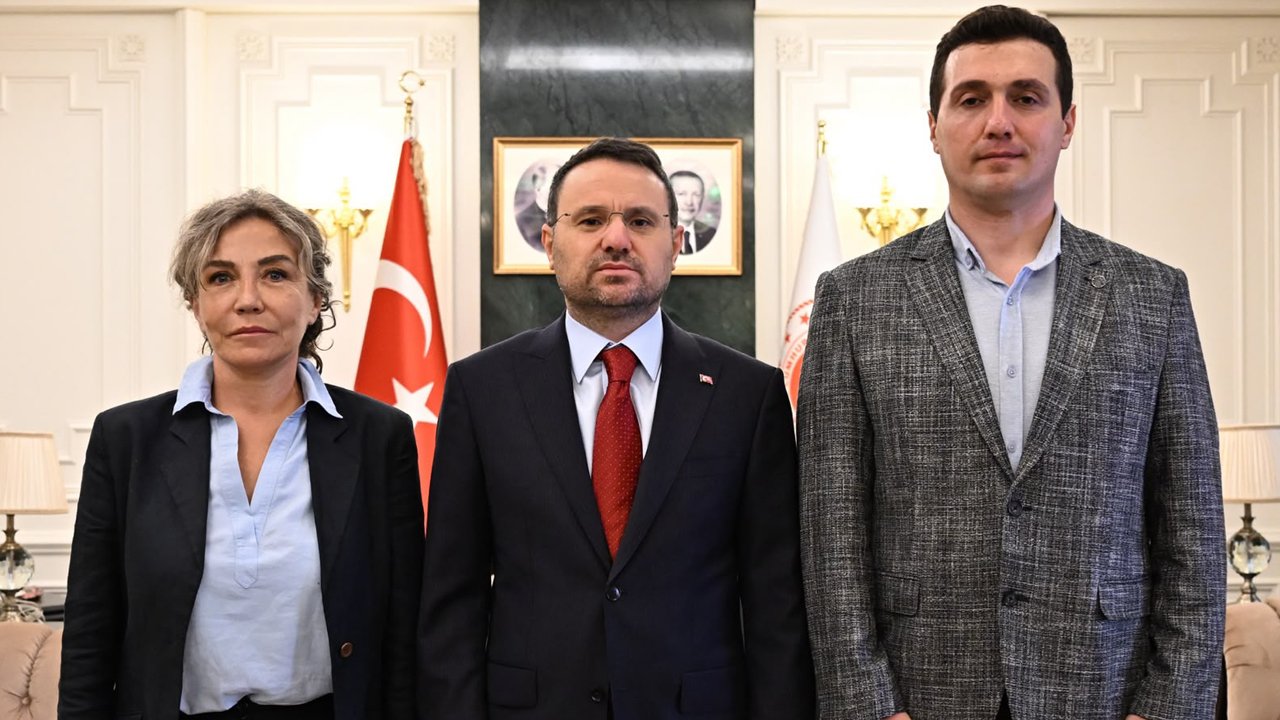 Bakan Gürlek, Behçet Oktay'ın ailesiyle görüştü