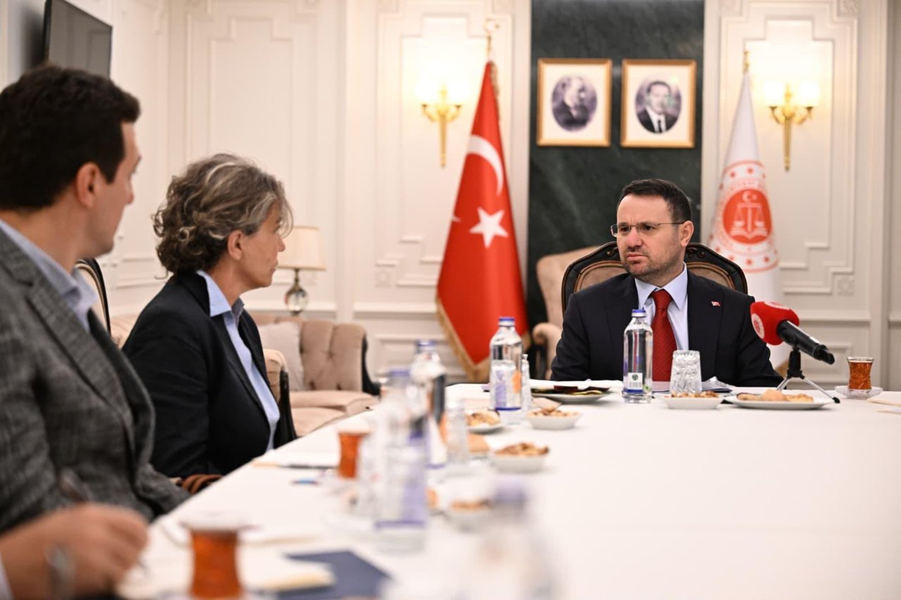 Adalet Bakanı Gürlek, eski Özel Harekât Daire Başkanı Behçet Oktay'ın ailesiyle görüştü