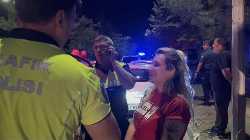 Alkollü kadın sürücü şaşırttı! Hareketlerine kimse anlam veremedi