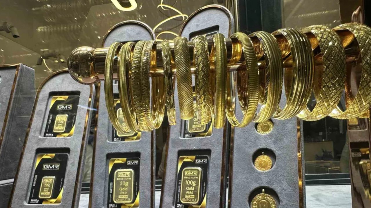 Altın yatırımcıları dikkat! Uzman isim kritik tarihi verdi: Bu veri her şeyi değiştirebilir