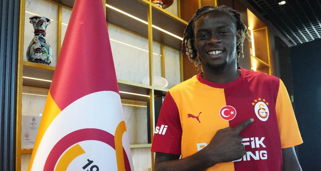 Galatasaray, yeni sezon için tek transferini Fransız orta saha Lesley Ugochukwu ile gerçekleştirdi.