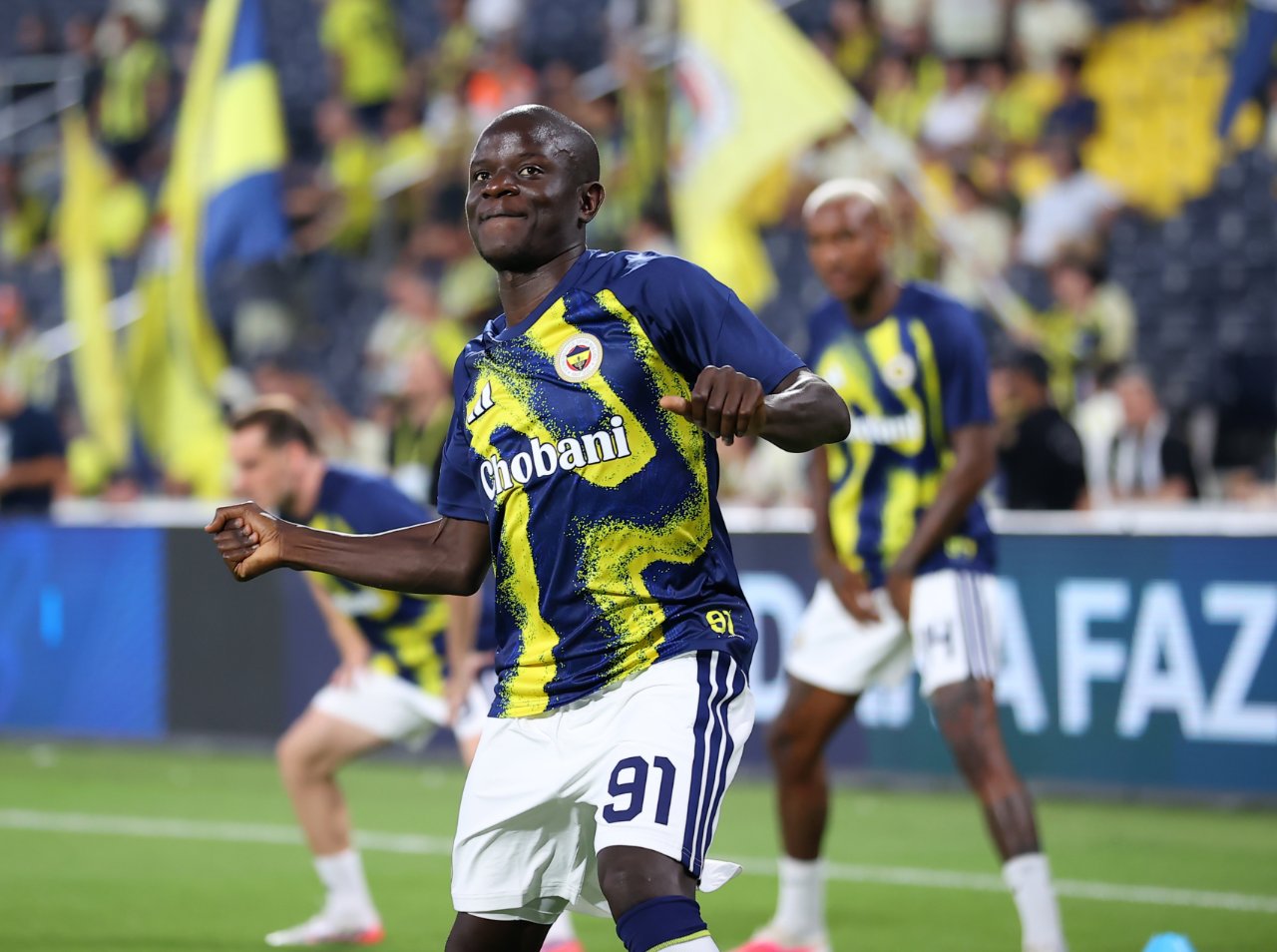N'Golo Kante yüksek maliyeti sebebiyle tartışma konusu olmuştu.