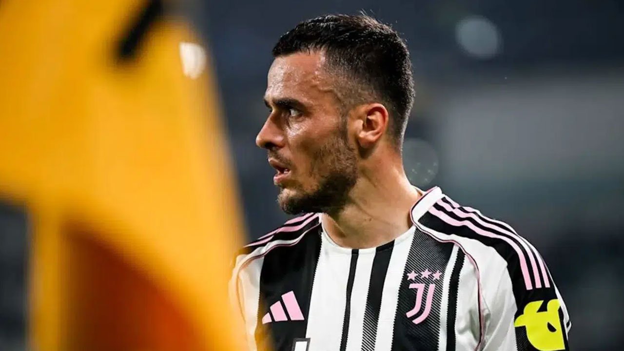 Filip Kostic geri döndü: 2 yıllık imza!