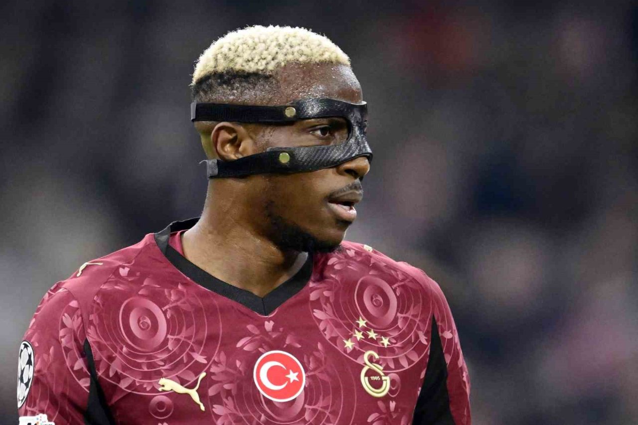 Osimhen'in, Galatasaray ile 3 yıl daha sözleşmesi bulunuyor.