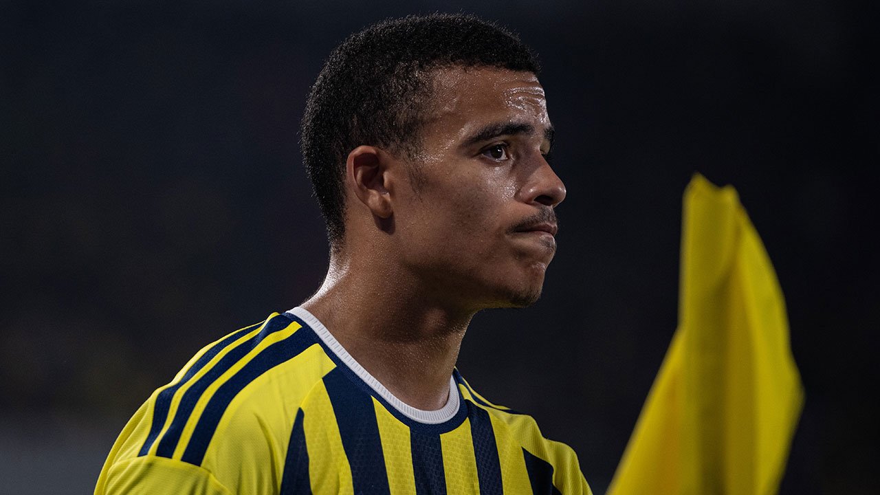 Greenwood mest etti, mesajı verdi: "Devamı gelecek"