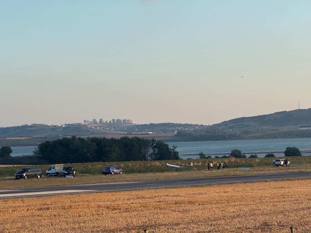 İstanbul'da eğitim uçağı kaza kırıma uğradı! Pilotaj öğrencisi yaralandı