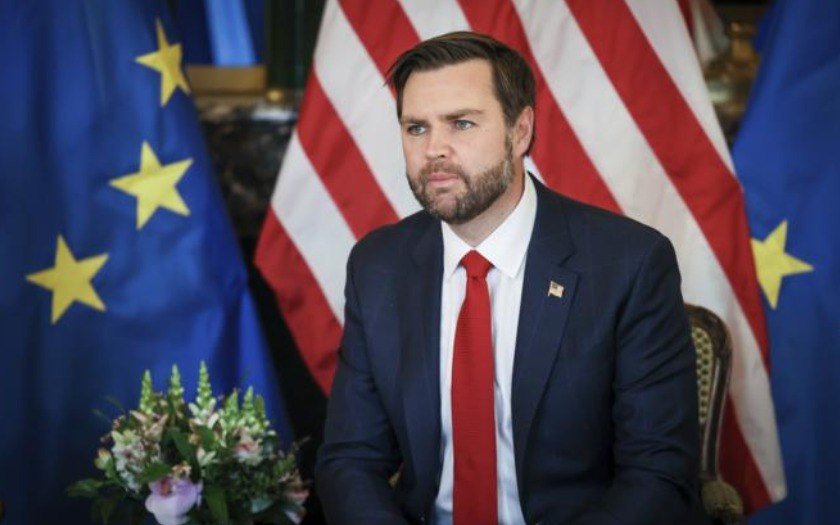Trump ile Savunma Bakanı Hegseth birbirine girdi! ABD ordusunda füze stoku bitti