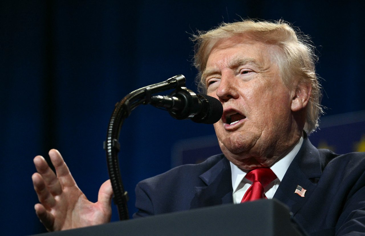 Trump sahnede küçük çocuğun peşinden koştu! Söyledikleri ise gündem oldu