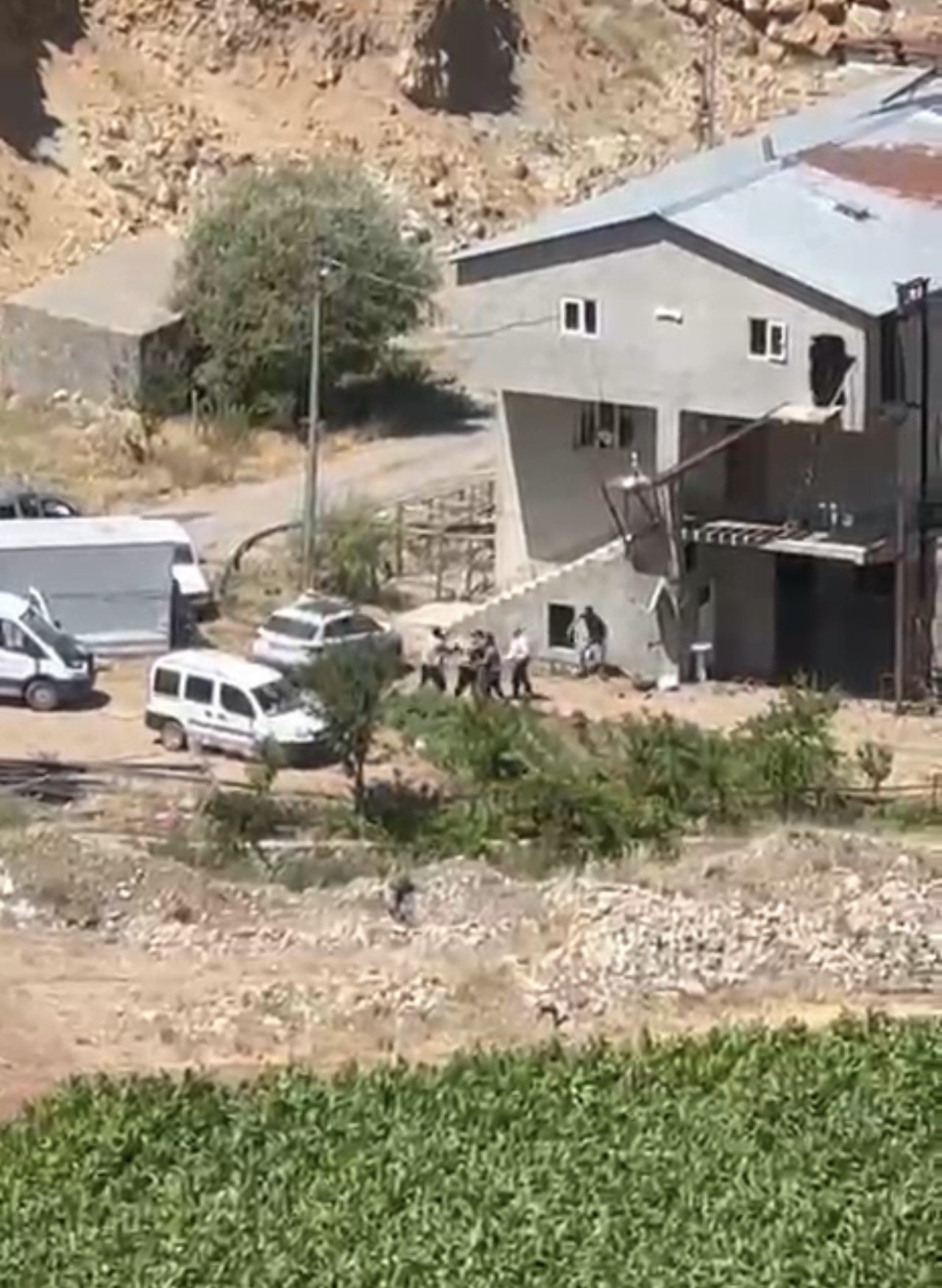 Adıyaman’da dehşet! Metrelerce fırladı: Kavgaya kamyonetiyle daldı, çarptığı kişiyi yaraladı