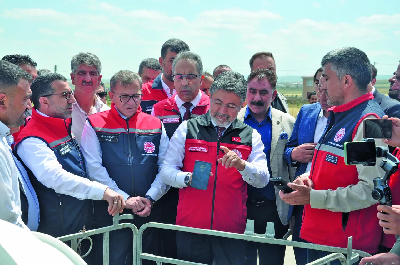 Büyükbaşlar, bebek gibi takip edilecek! Bakan Yumaklı, uygulamayı Kars'ta başlattı
