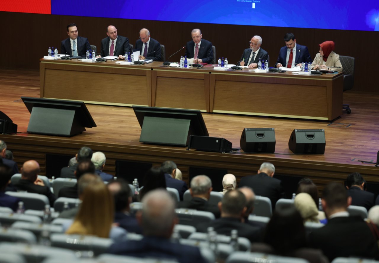 Erdoğan, MYK'da teşkilat üyelerine talimat verdi: Meclis tarihî bir adım attı, bunu iyi anlatın