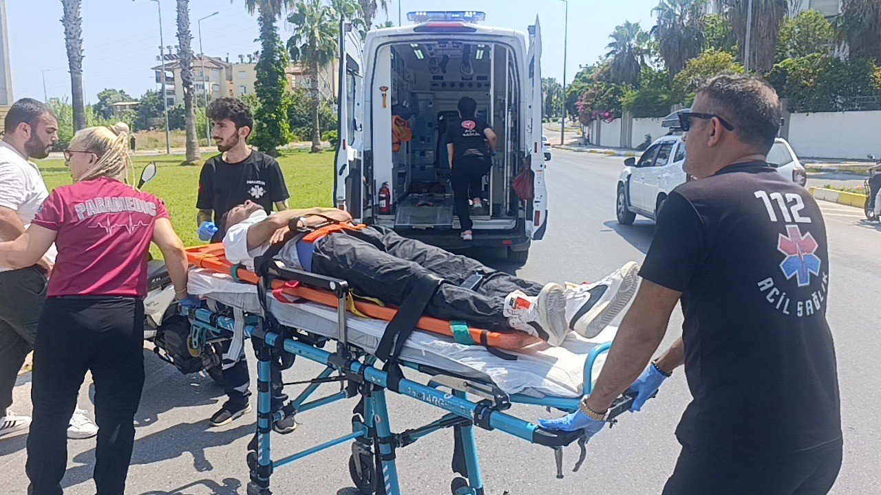 Manavgat'ta talihsiz olay! İtfaiyeye yol vermek için kırmızıda geçince minibüse çarptı