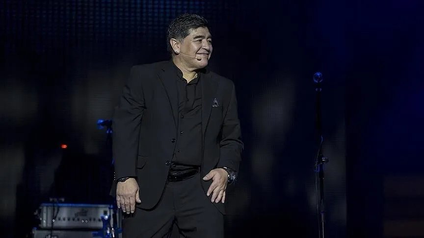 Maradona'nın uzun yıllar doktorluğunu yapan Mario Alejandro Schiter, futbolcunun 2020'de geçirdiği ameliyatın ardından rehabilitasyon merkezine yatırılması gerektiğini savunmuştu.