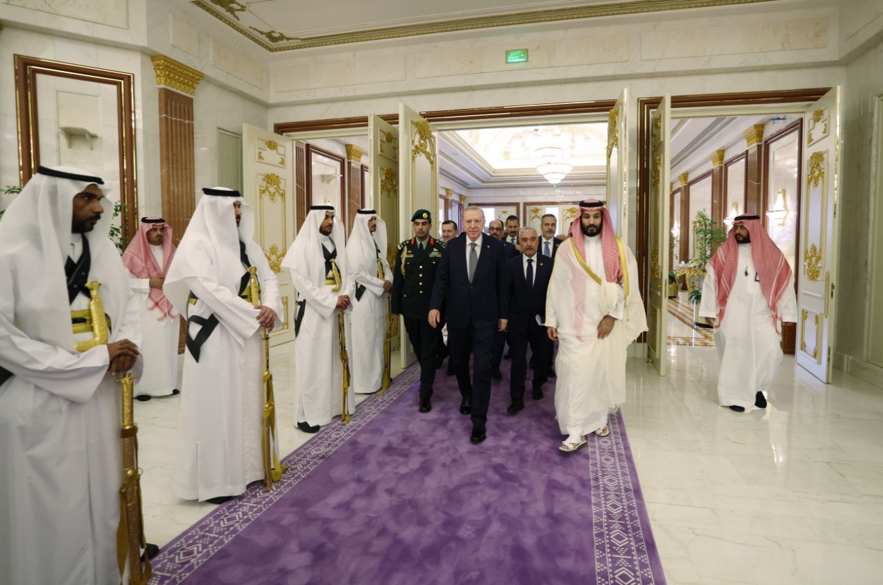 Cumhurbaşkanı Erdoğan, çalışma ziyareti kapsamında Suudi Arabistan'ın Mekke şehrinde Suudi Arabistan Veliaht Prensi Selman ile görüştü.