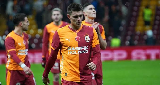 Galatasaray'da savunmanın soluna Ismail Jakobs, Eren Elmalı ve Kazımcan Karataş'ın ardından bir alternatif daha geldi.
