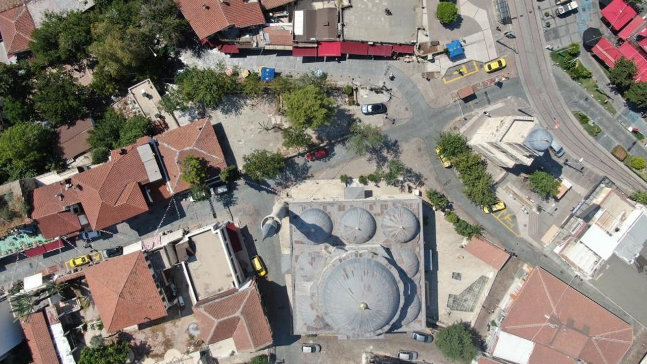 Gündüz bomboş, gece adım atacak yer kalmıyor! Saatler içinde nüfus 100 katına çıkıyor
