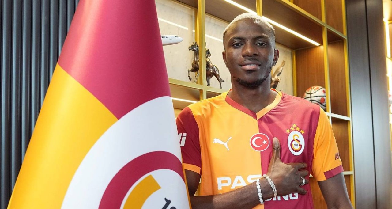 Victor Osimhen, Galatasaray'da yıllık 21 milyon euro garanti ücret kazanıyor.