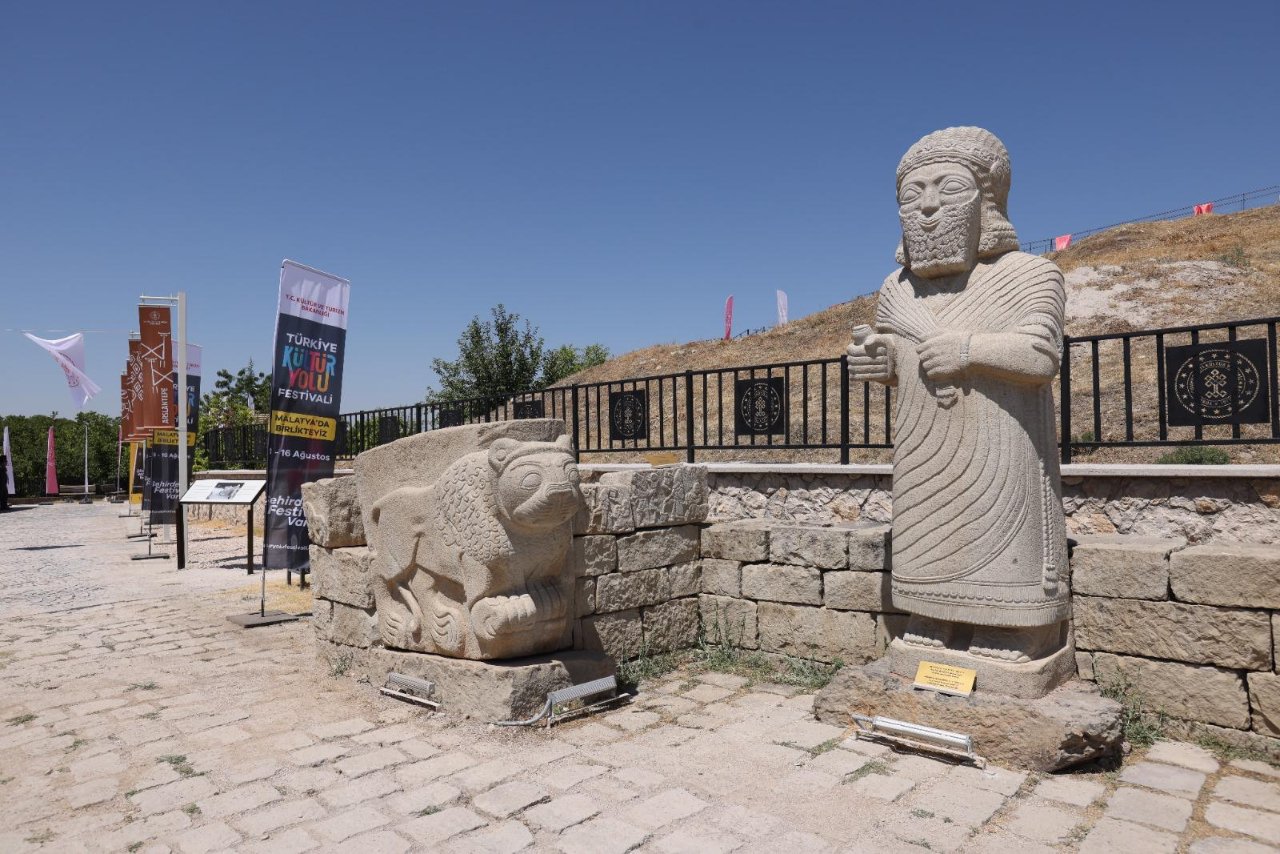 Malatya Kültür Yolu Festivali iki önemli açılışla başladı! Yenilenen Malatya Arkeoloji Müzesi ziyaretçileriyle buluştu