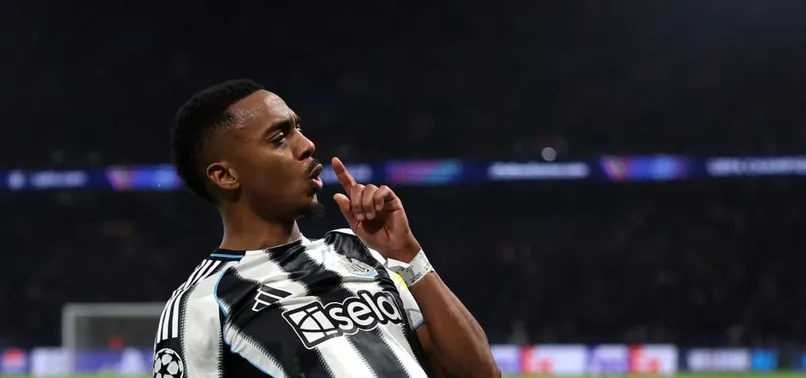 Newcastle United forması giyen Joe Willock