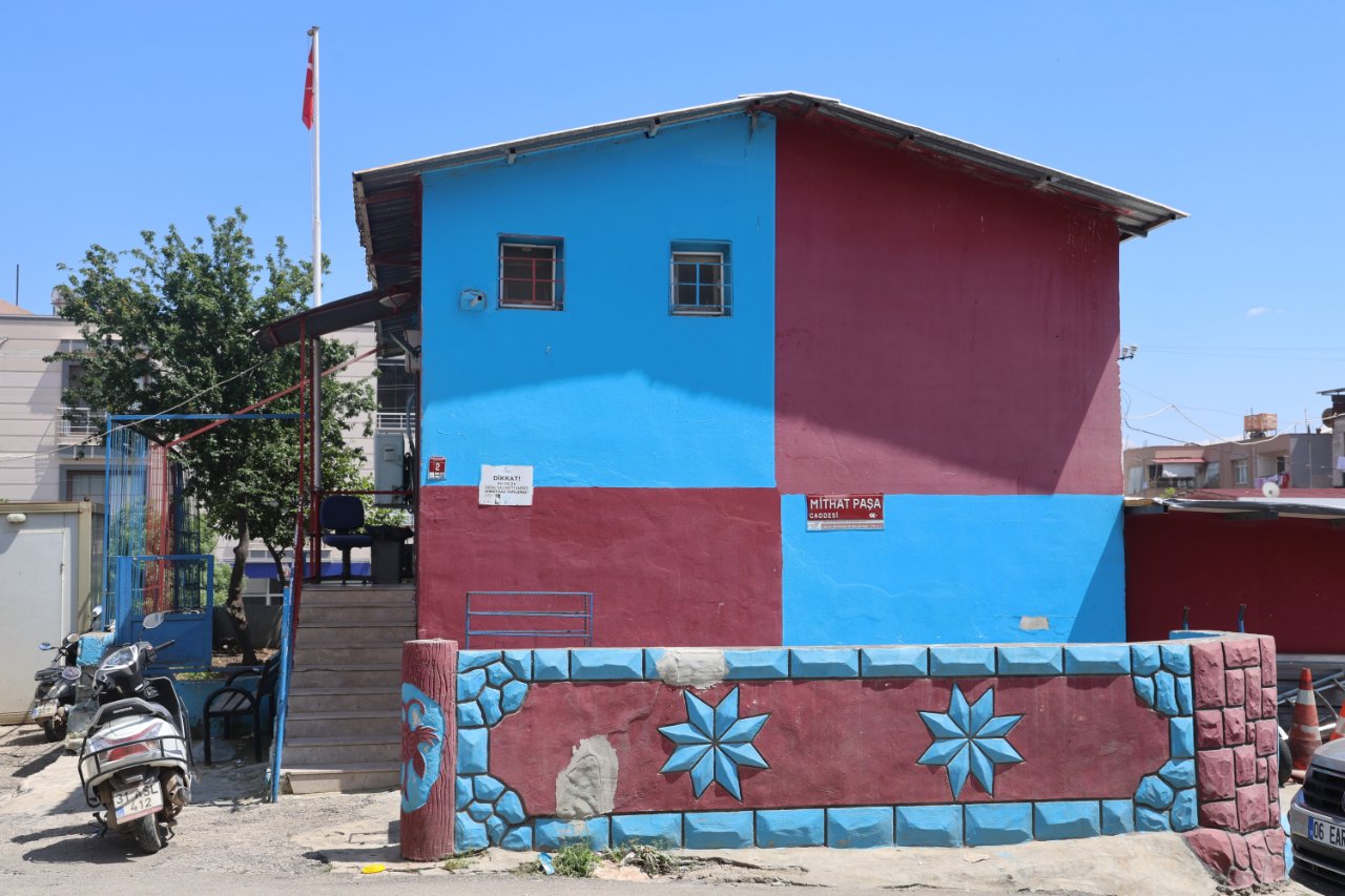 “Bize her yer Trabzon” dedi, muhtarlığını bordo-maviye bürüdü