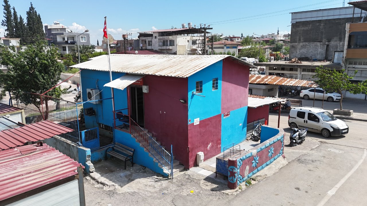 “Bize her yer Trabzon” dedi, muhtarlığını bordo-maviye bürüdü