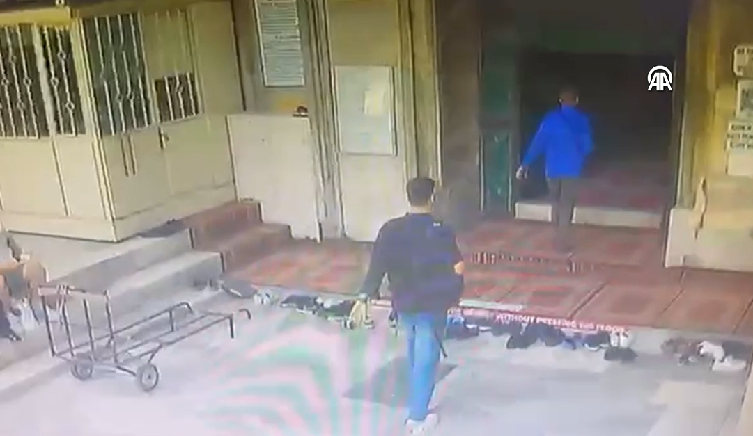 Fatihte camide ‘Pes’ dedirten olay! Namaza durdu, yılların emeği gitti! ‘Beni perişan etti’