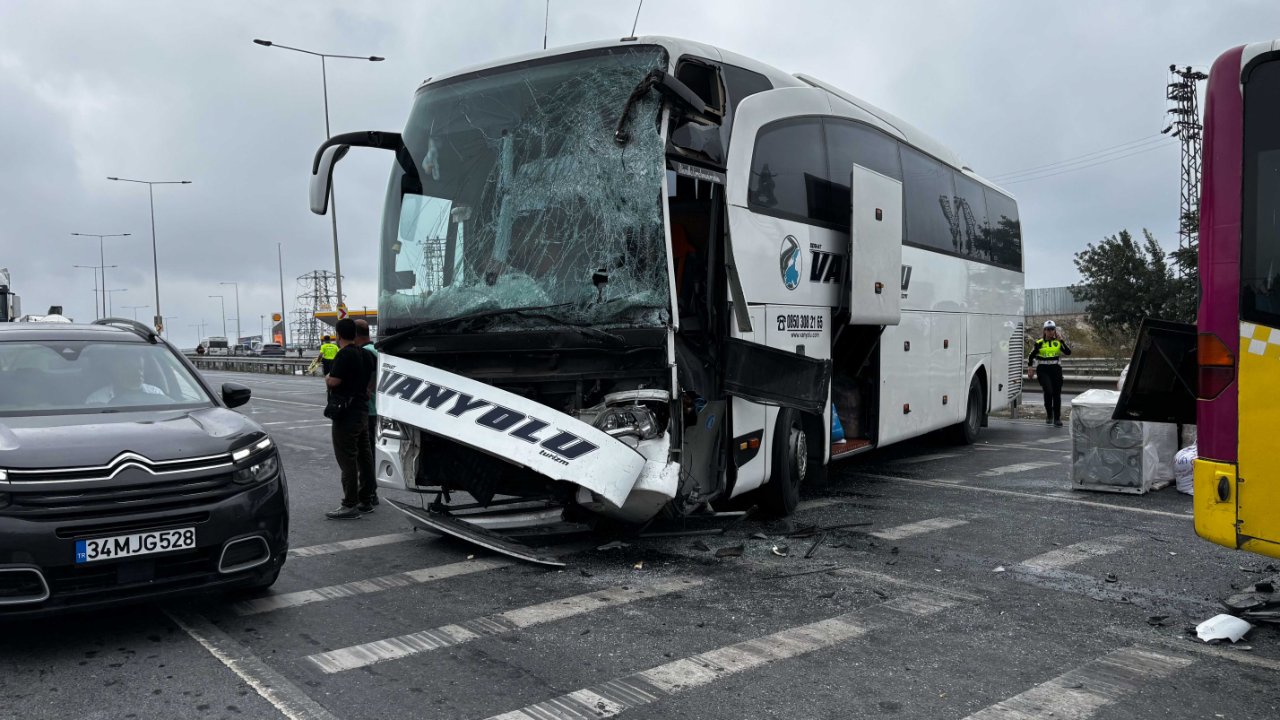 İstanbul'da yolcu otobüsü ile İETT otobüs çarpıştı! Yaralılar var