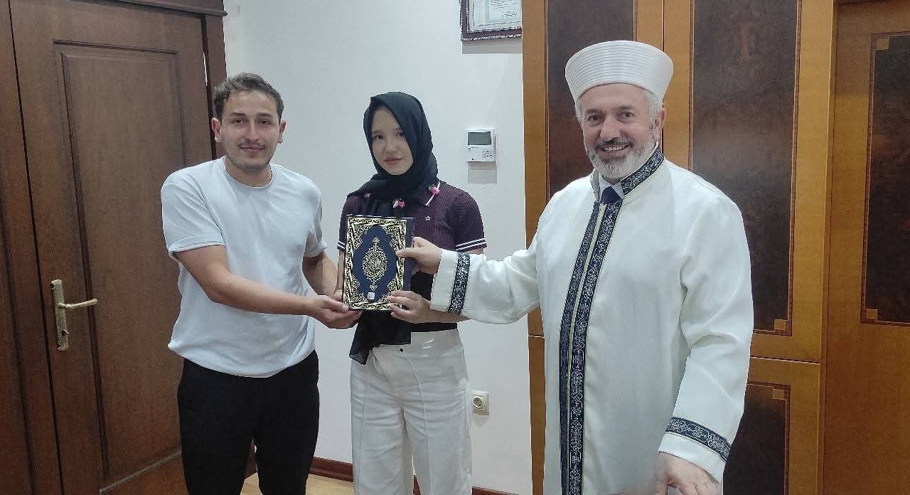 21 yaşındaki Ukraynalı genç kız Müslüman olup Ayla ismini aldı