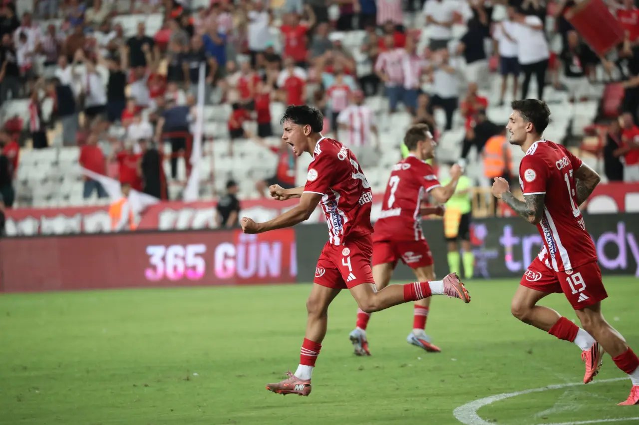 Bandırmaspor-Antalyaspor maçı hangi kanalda, şifresiz canlı yayın nerede izlenir?