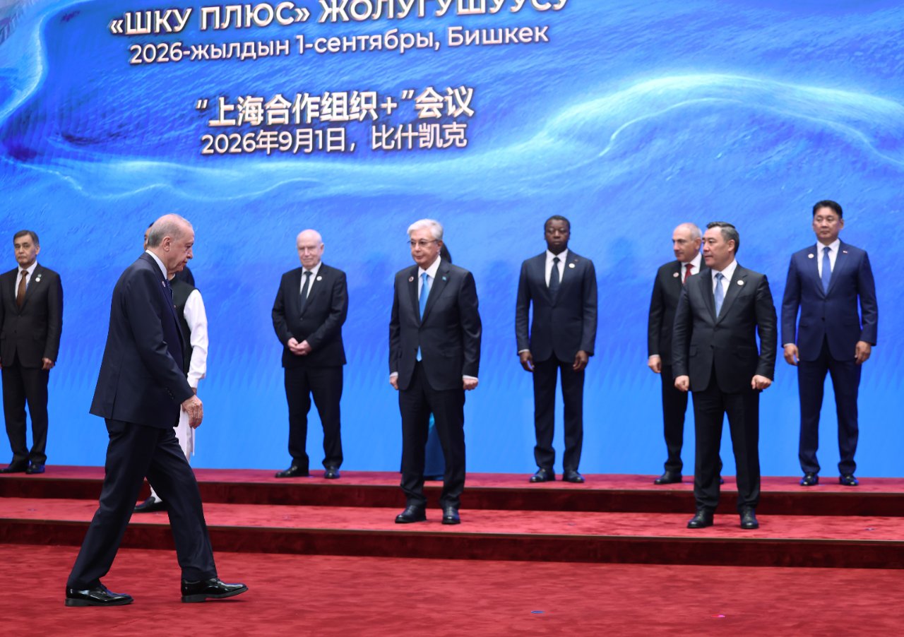 Bişkek'te gözler Cumhurbaşkanı Erdoğan'ın üzerindeydi! ŞİÖ Zirvesi'nden dikkat çeken kare