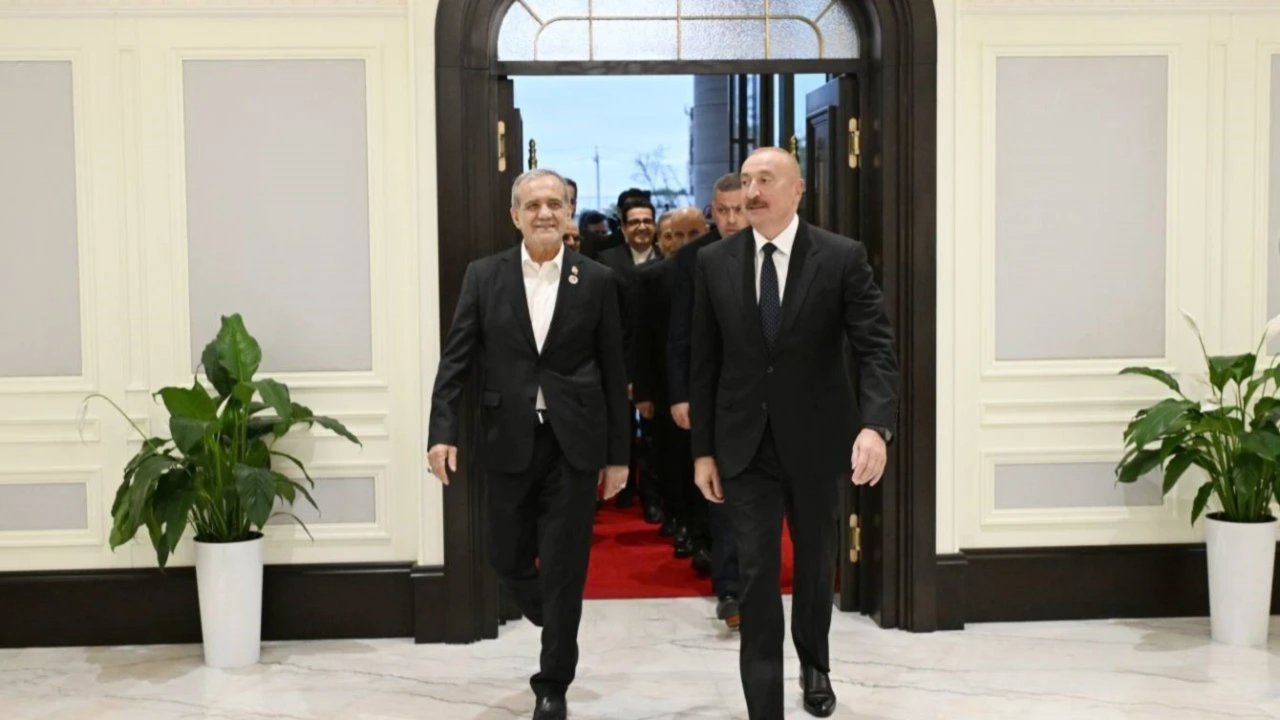 Bişkek'te tercümansız Türkçe sohbet kırıp geçirdi! Aliyev'in getirdiği İstisu'yu görünce Pezeşkiyan' sitem etti