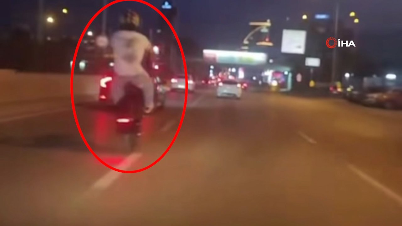Canını ve trafiği hiçe saydı! Tek teker üzerindeki tehlikeli yolculuk kamerada
