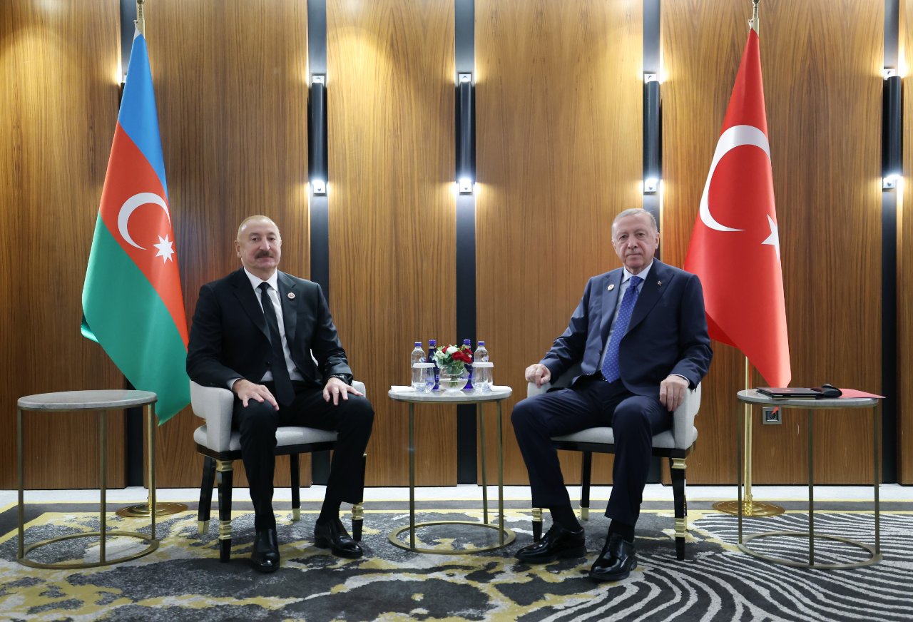 Cumhurbaşkanı Erdoğan, Aliyev ile bir araya geldi