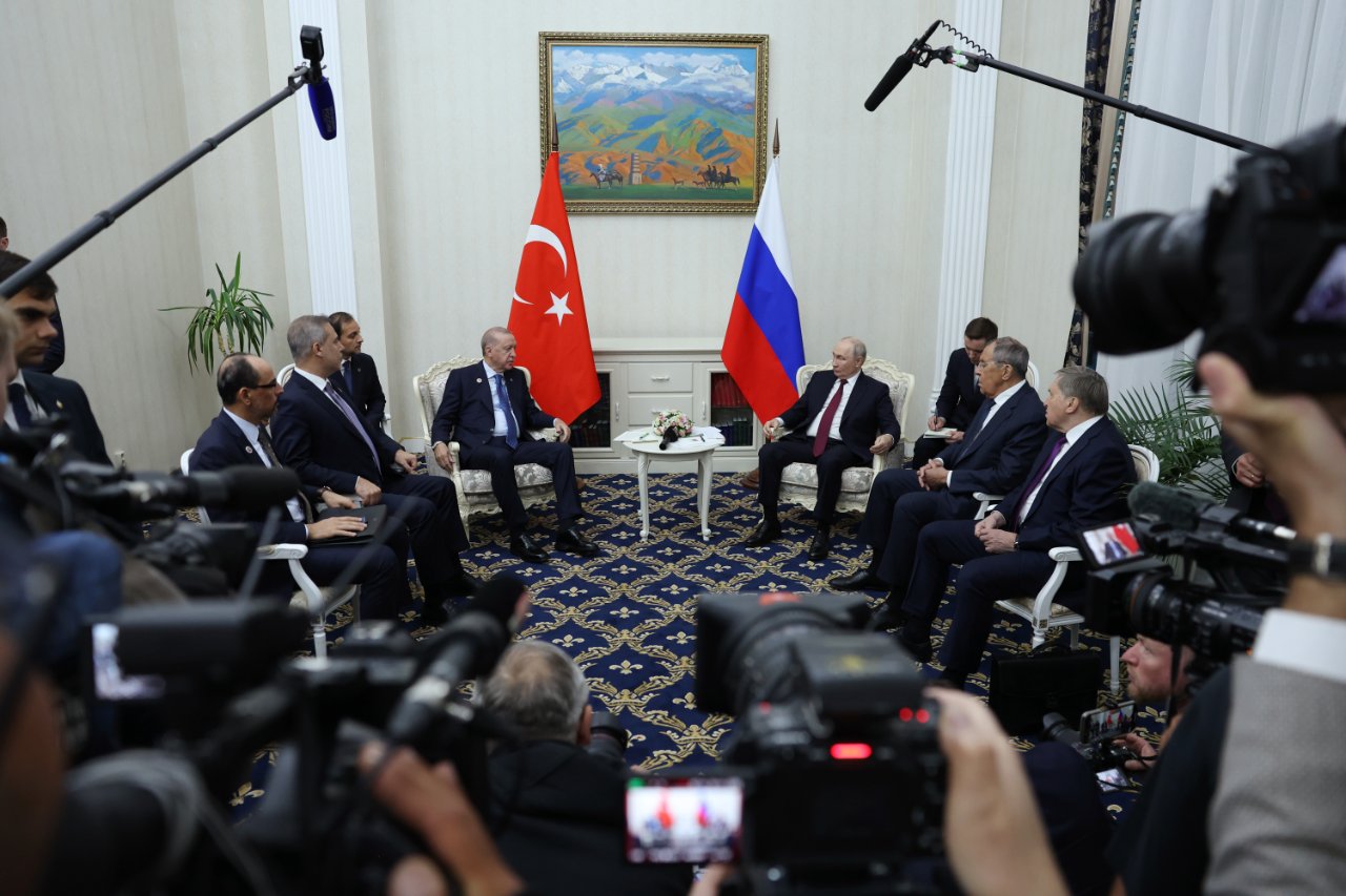 Cumhurbaşkanı Erdoğan, Putin ile görüşmede işaret etti! Türkiye'ye yeni nükleer santraller geliyor