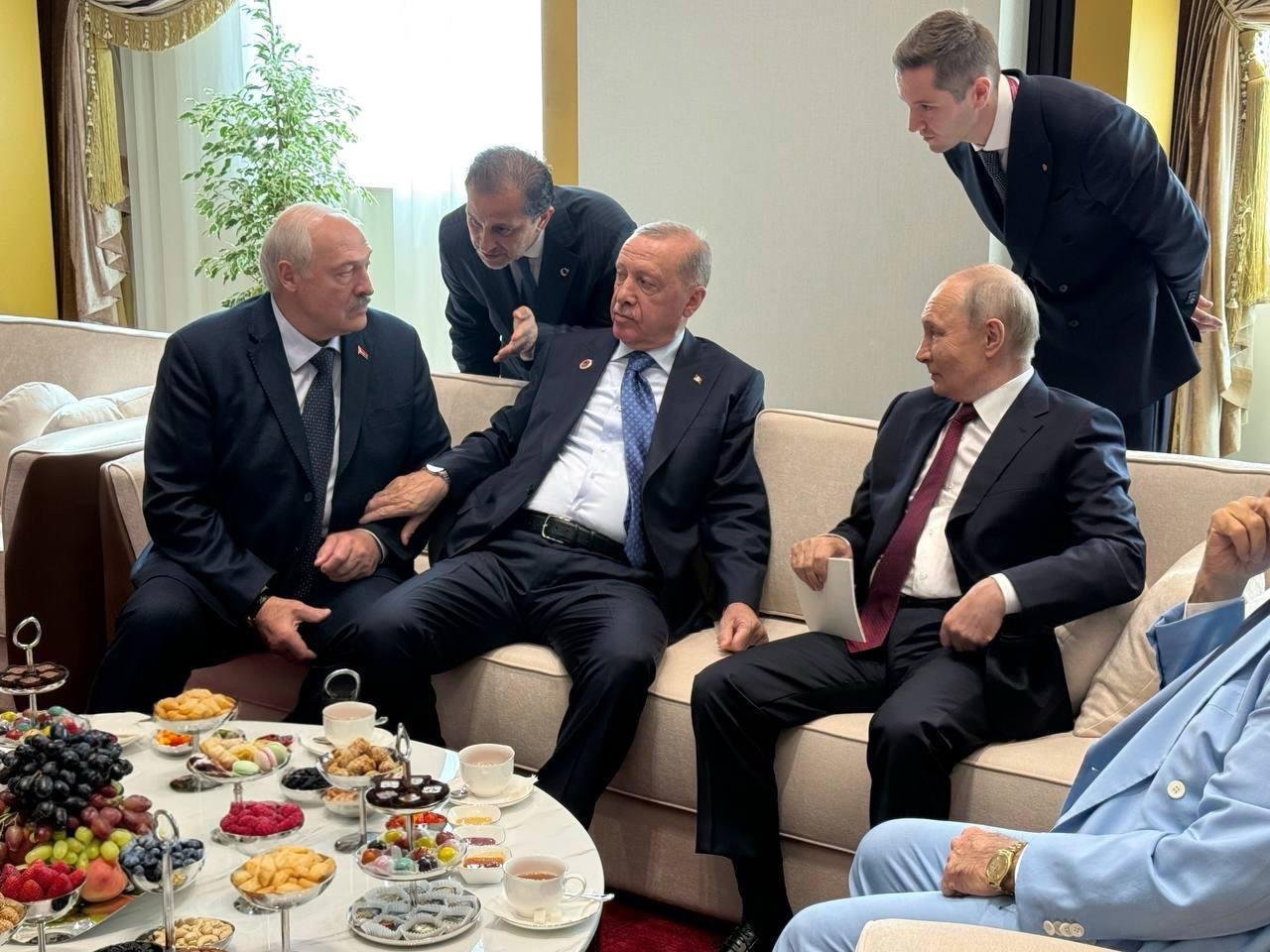 Cumhurbaşkanı Erdoğan, Putin ve Lukaşenko'dan Bişkek'te sürpriz görüşme!