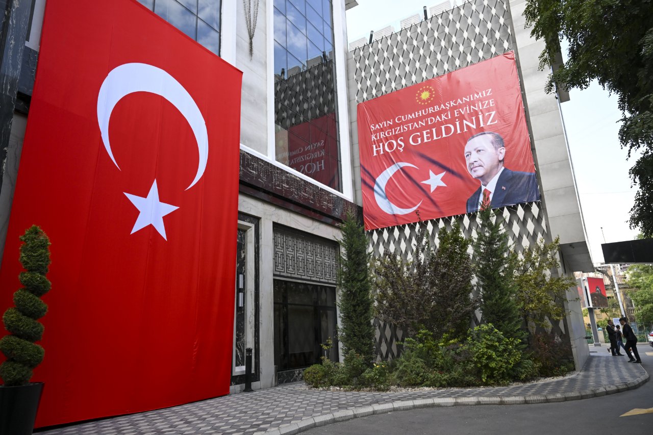 Dünyanın gözü bu zirvede! Cumhurbaşkanı Erdoğan Kırgızistan’a gitti