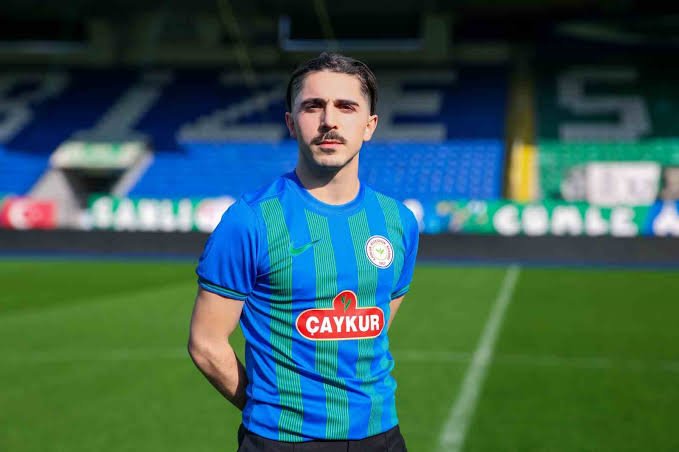 Abdülkadir Ömür, son 1.5 yılını Çaykur Rizespor ve Antalyaspor'da kiralık olarak geçirdi.