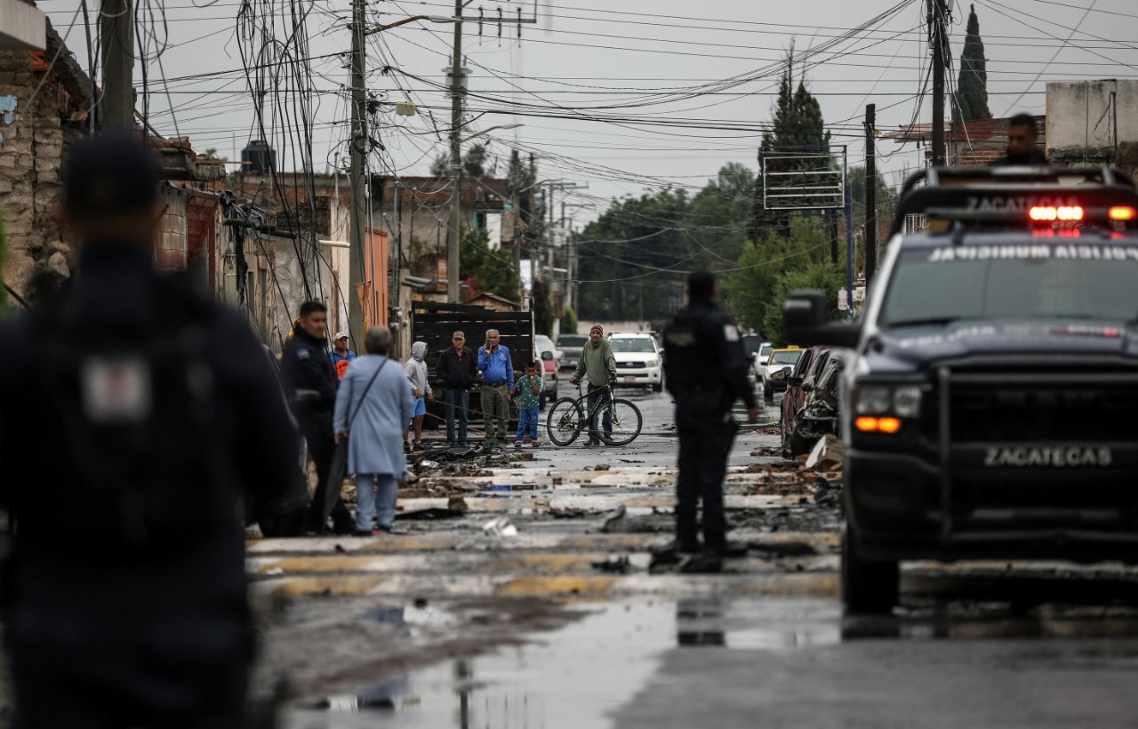 Meksika'da polis karakoluna bombalı saldırı! Yaralılar var