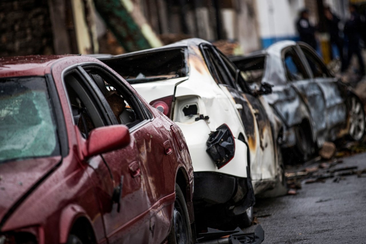 Meksika'da polis karakoluna bombalı saldırı! Yaralılar var