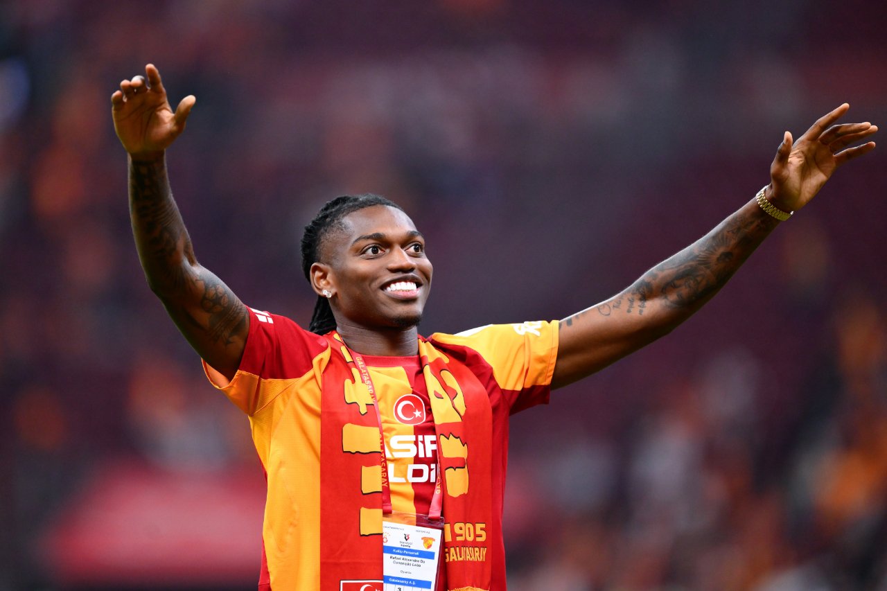 Rafael Leao'nun güncel piyasa değeri 50 milyon euro olarak gösteriliyor.