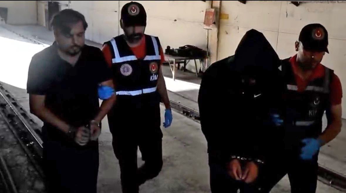 Tır dorsesinin altında yakalanmıştı... Arif Kocabıyık adliyeye sevk edildi