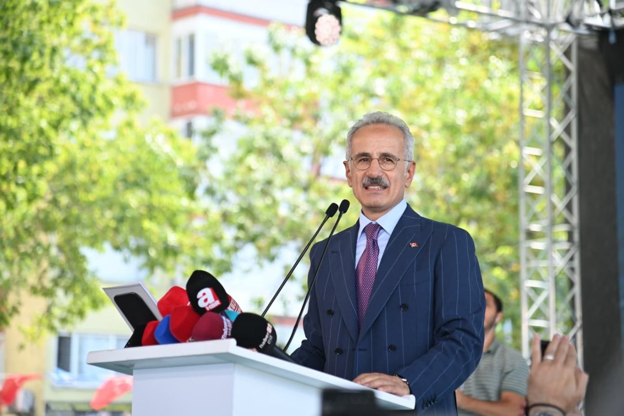 Ulaştırma ve Altyapı Bakanı Abdulkadir Uraloğlu