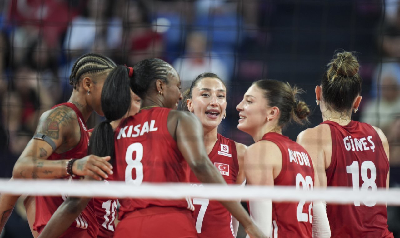 Türkiye-Azerbaycan voleybol maçı ne zaman, saat kaçta? Filenin Sultanları çeyrek final bileti için sahaya çıkıyor