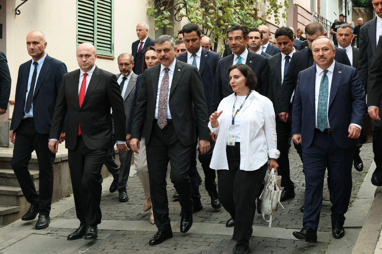 Türkiye'de suç işleyip sınırı aşıyorlardı: Bakan Çiftçi'den Gürcistan'da net mesaj!