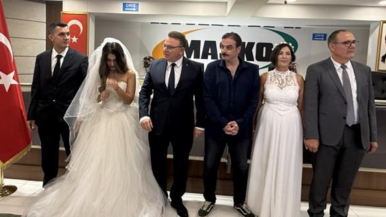 Ufuk Özkan sevenleriyle buluştu! Nikah töreninde şahitlik yaptı 