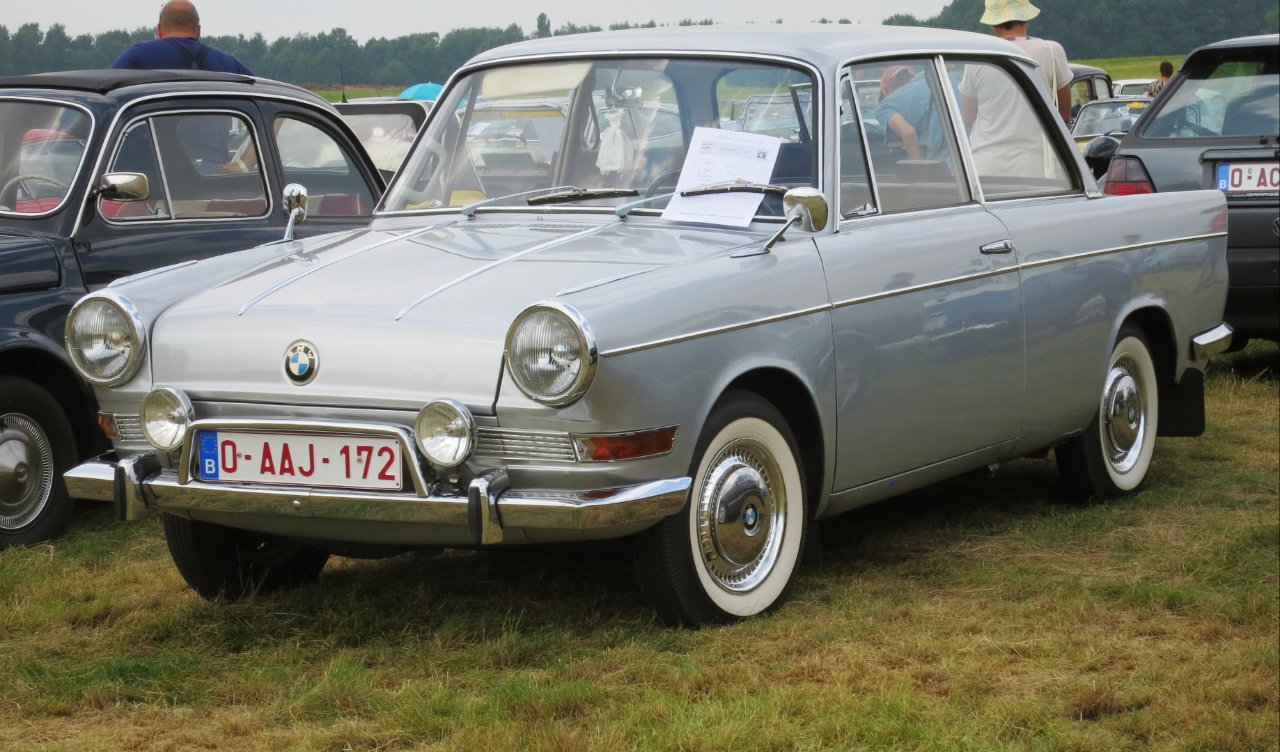 BMW 700