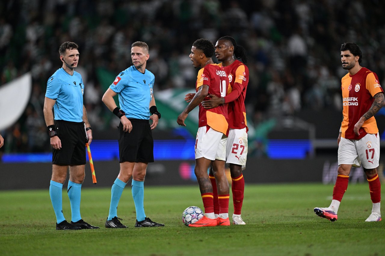 Norveçli hakem Espen Eskas, 61'inci dakikada Galatasaray aleyhine bir penaltı verdi.
